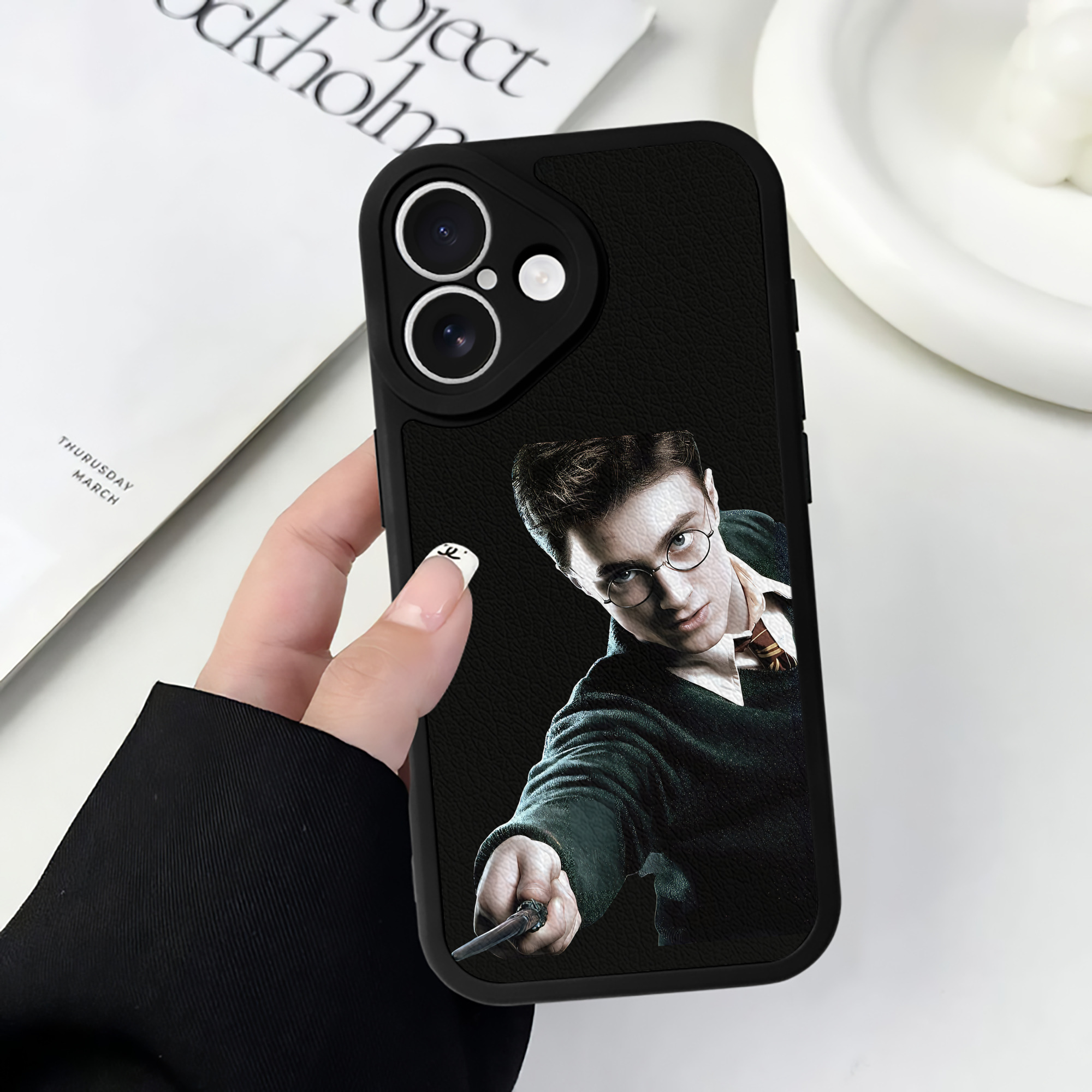 （画像用） Harry Potter ハリー・ポッターシリーズ 【iPhone 16シリーズ対応】シリコンスマホケース（レザー調） 材質：シリコン
